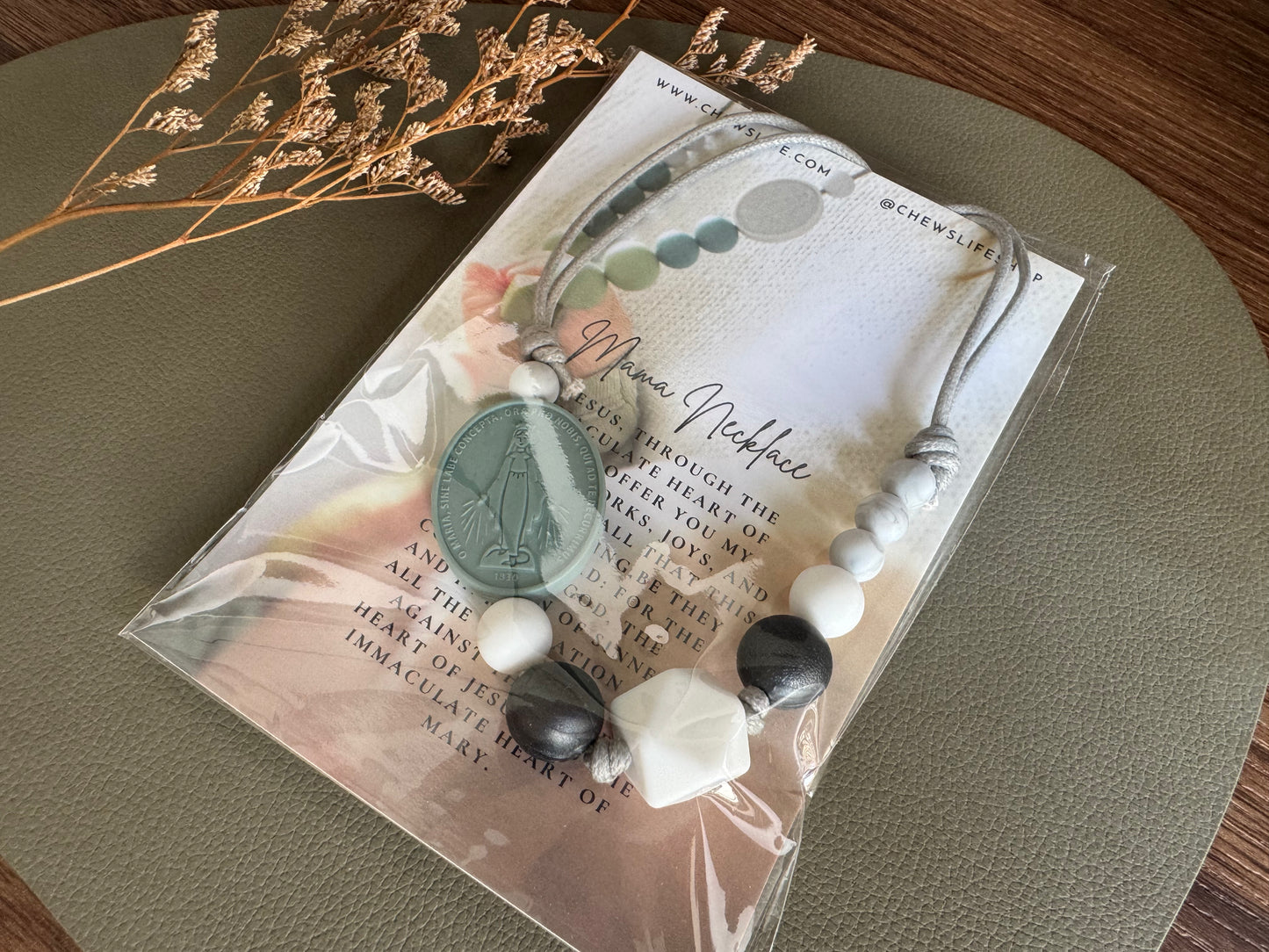 Mama Necklace | Grey