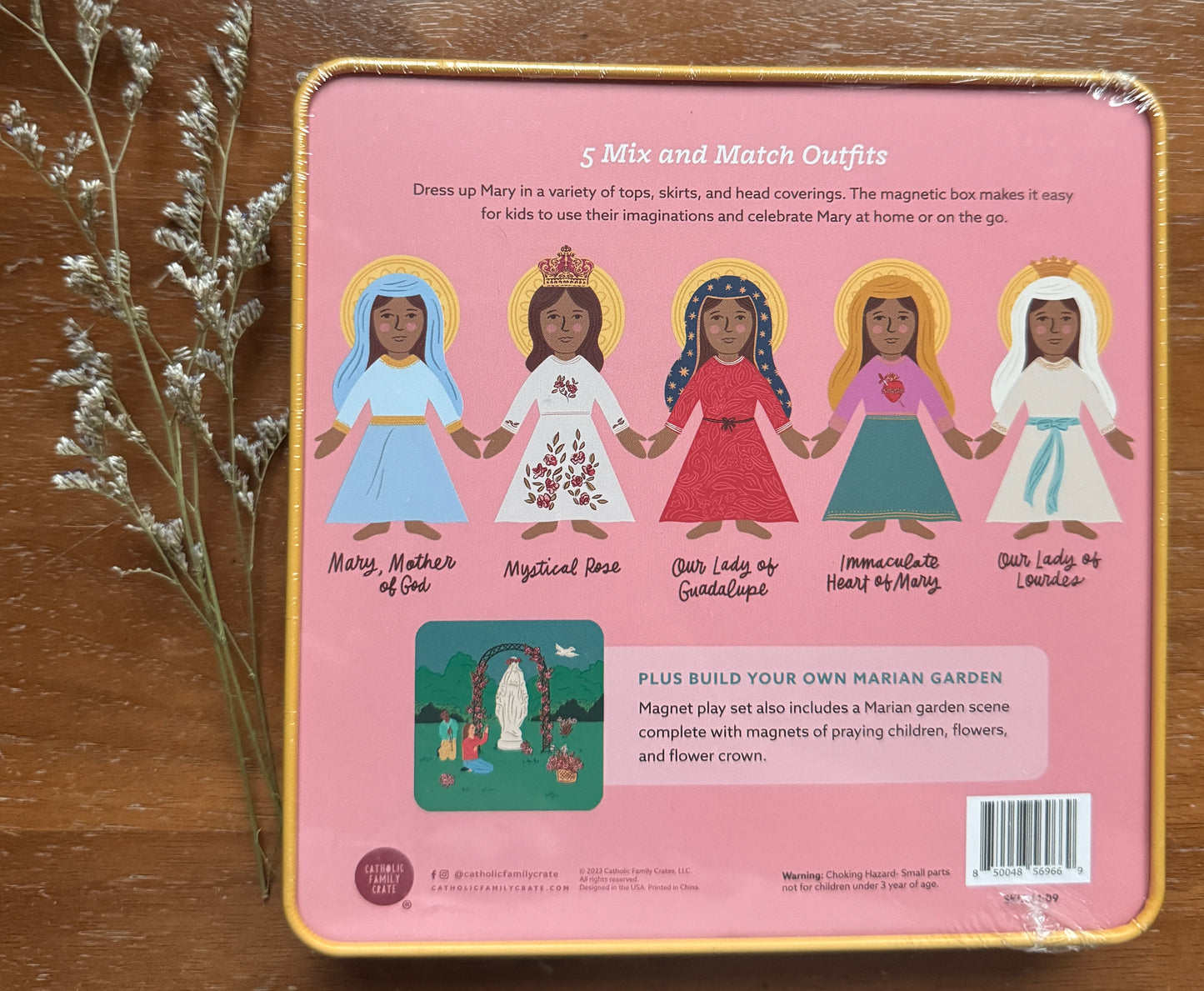 Mary Dress Up Magnet Playset