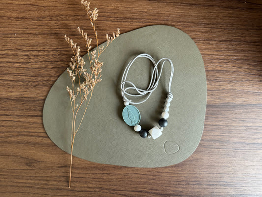 Mama Necklace | Grey